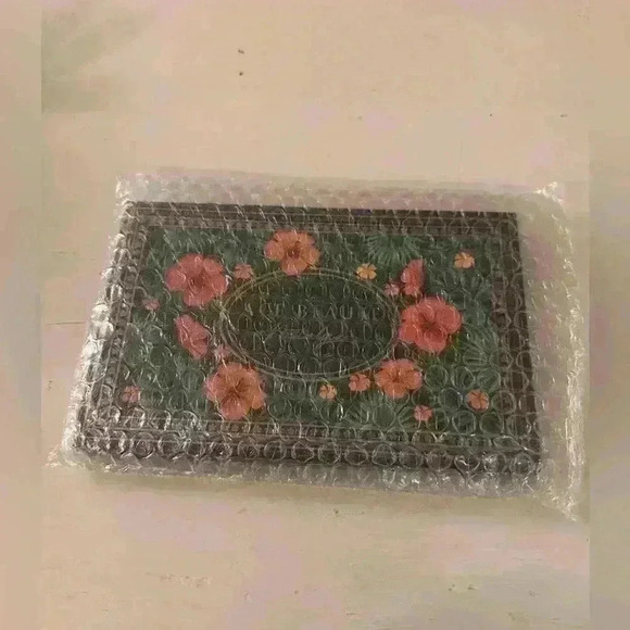 Brand New Ace Beaute eyeshadow - Picture 4 of 4